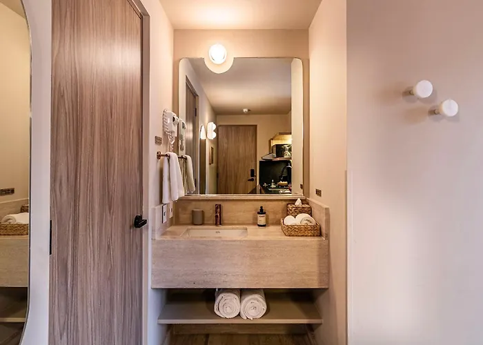 Aparthotel Marsella, A Kukun Edition