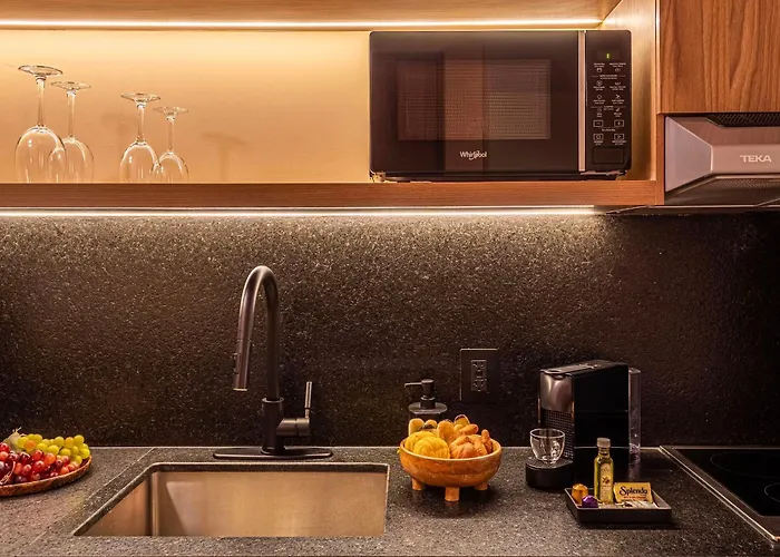 Aparthotel Marsella, A Kukun Edition 4*