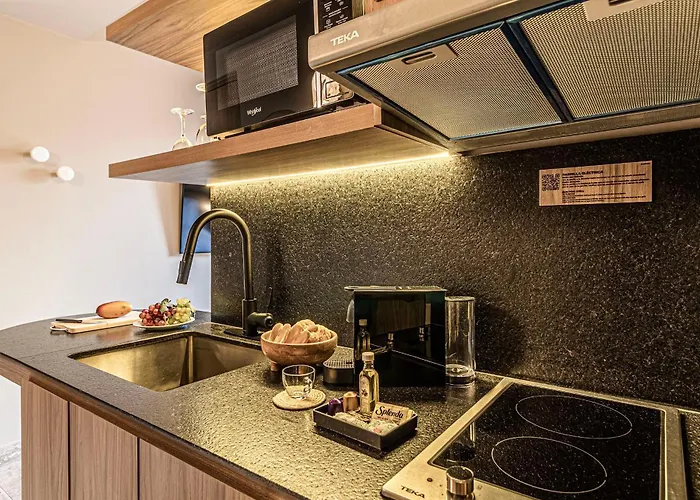 Aparthotel Marsella, A Kukun Edition